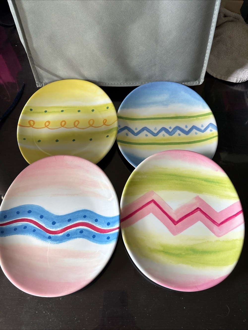 Pottery Barn Kids Pastel Melamine Egg Plate - Set 4 pieces